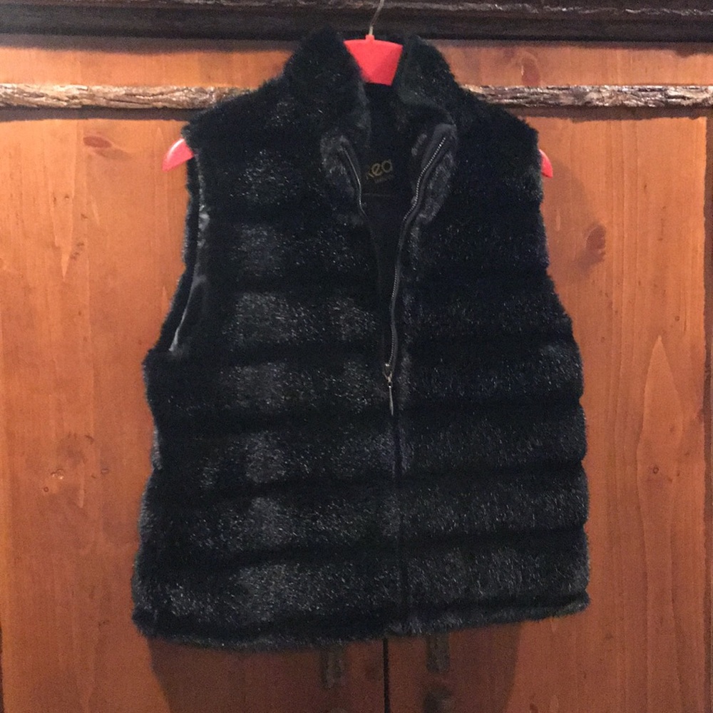 SKEA Paris/Vail SKI WEAR Faux FUR VEST